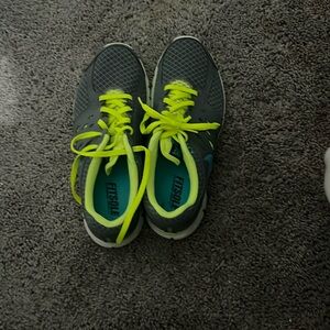 gray women’s nikes!